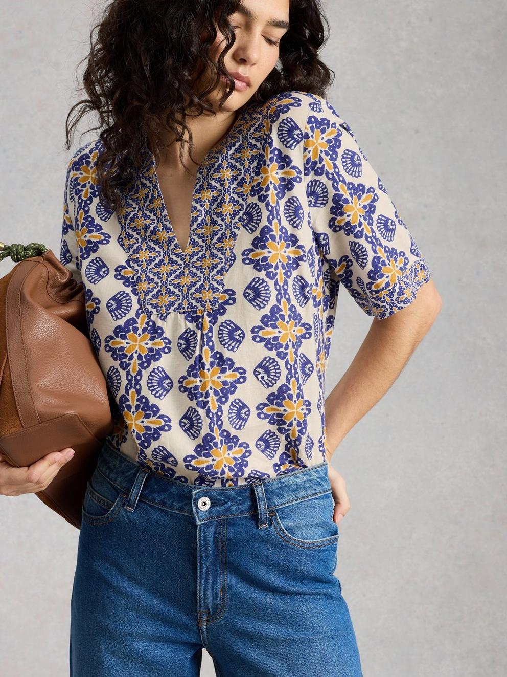 Ash Linen Blend Top in IVORY MLT - MODEL DETAIL