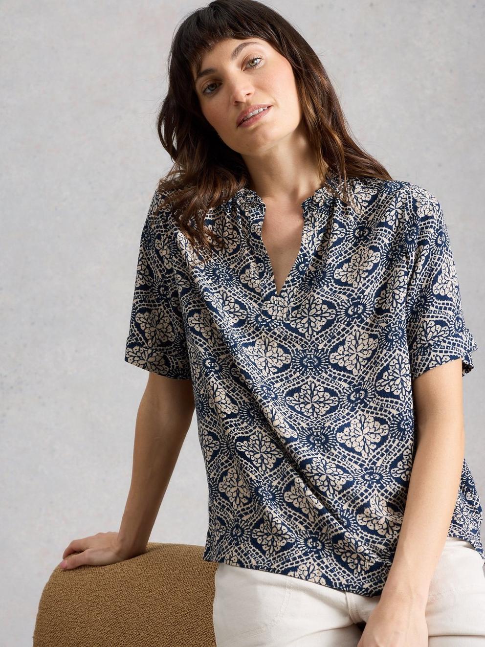 Teakie Crinkle Top in NAVY PR - MODEL DETAIL