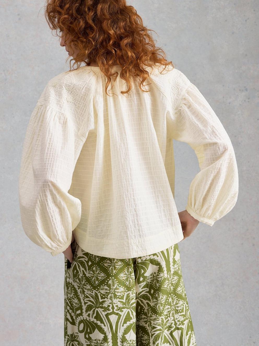 Tilly Textured Top in NAT WHITE - MODEL BACK