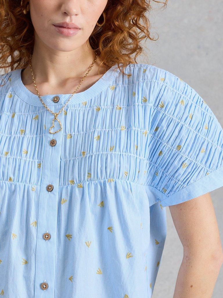Tammie Organic Cotton Shirt in BLUE MLT - MODEL DETAIL