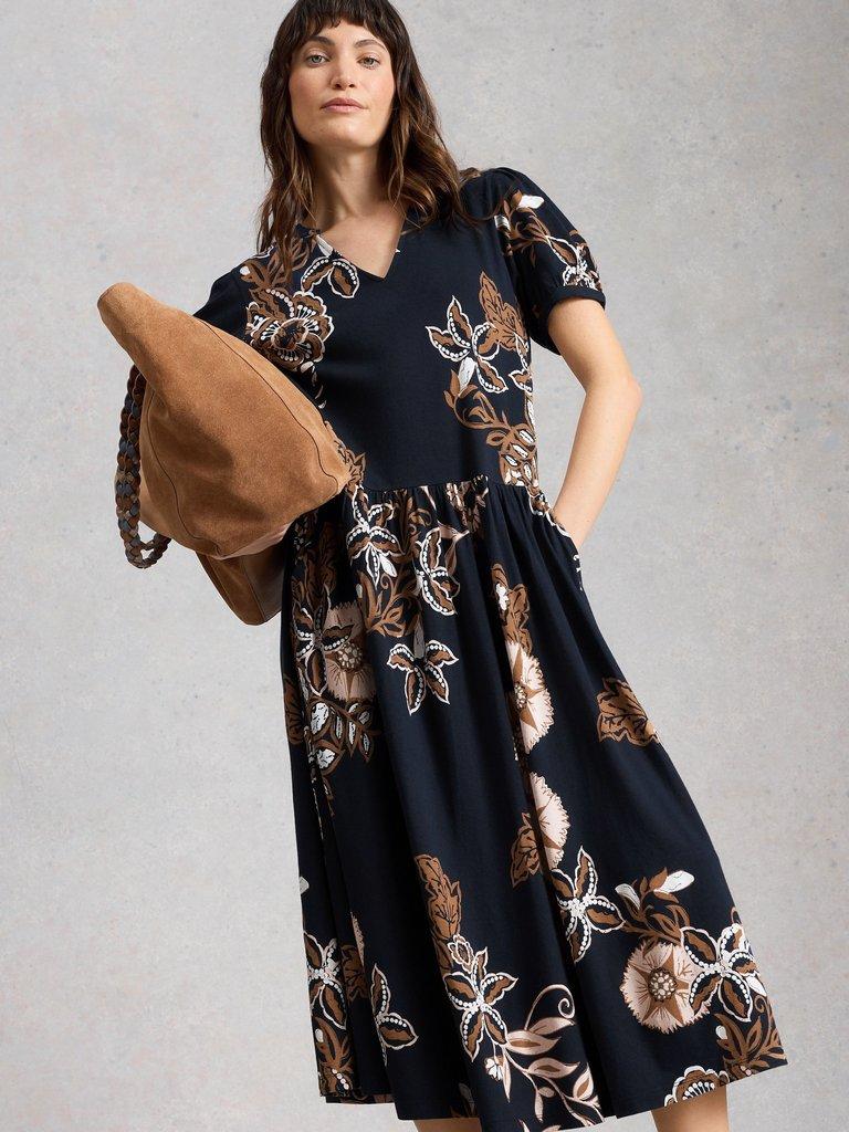 Leah Jersey Dress in NAVY MULTI - MODEL DETAIL