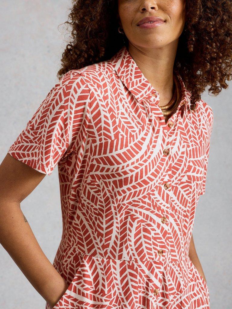 Ria Print Jersey Shirt Dress in PINK PR - MODEL DETAIL