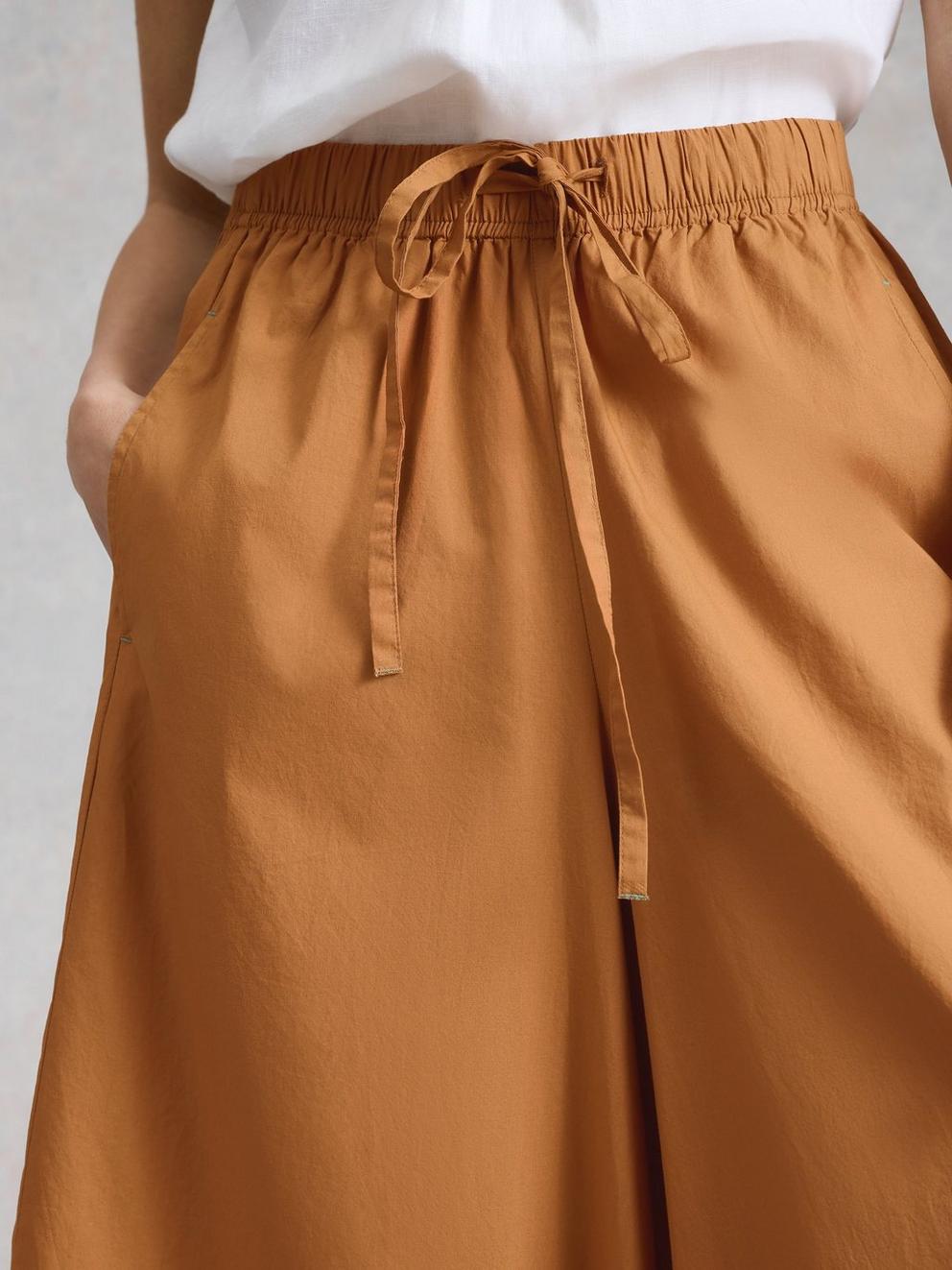 Lauryn Poplin Wide Leg Crop in MID TAN - MODEL DETAIL