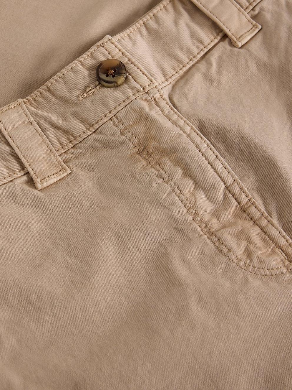 Heidi Chino Short in LGT NAT - FLAT DETAIL