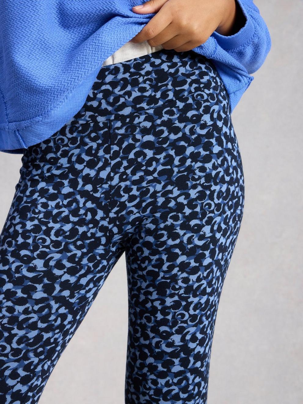Margot Leggings in BLUE PR - MODEL DETAIL