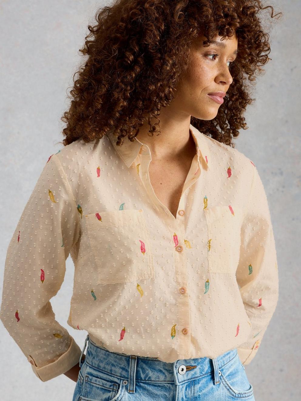 Sophie Organic Cotton Print Shirt in IVORY PR - MODEL DETAIL