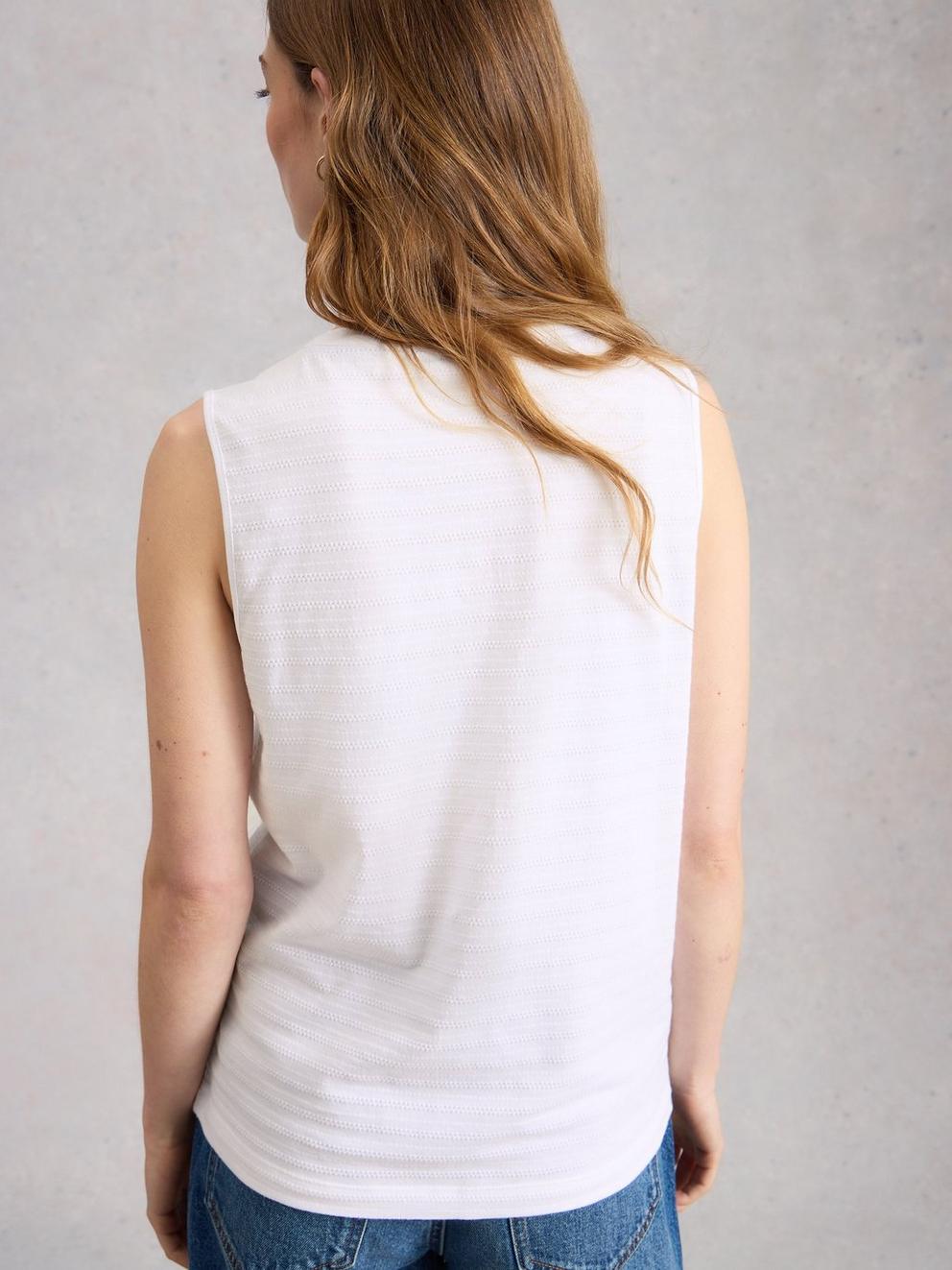 NORA TEXTURE NOTCH VEST in BRIL WHITE - MODEL BACK