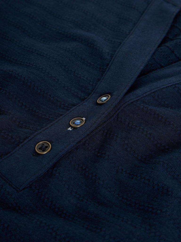 NORA TEXTURE NOTCH VEST in DARK NAVY - FLAT DETAIL