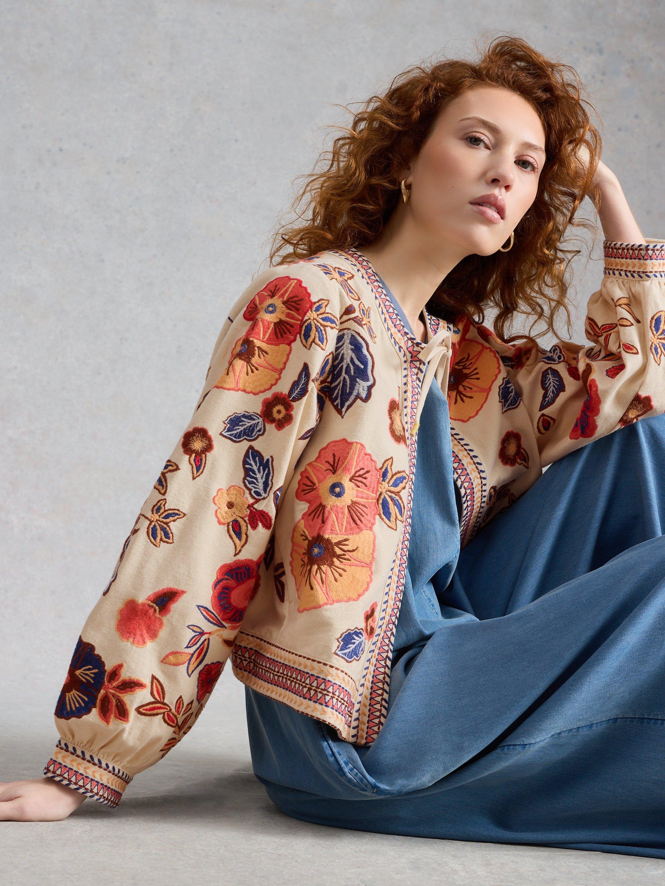 ミー #57/JACKET DITI ｱｲﾎﾞﾘｰ ｼﾙｸ100 KANTHA EMBROIDERED+PRINTED LINING JA 裏地総柄ｼﾞｬｹｯﾄ M Jolie Embroidered Jacket in IVORY MULTI | White Stuff