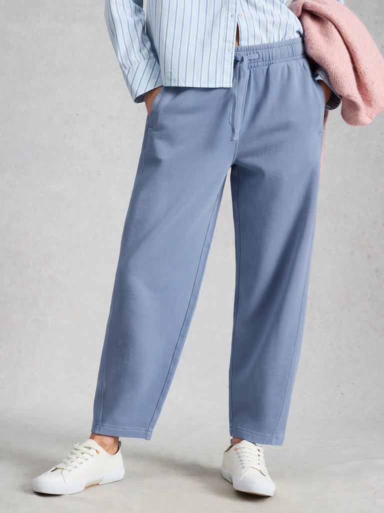 Daydreamer Barrel Jogger in MID BLUE - MODEL DETAIL