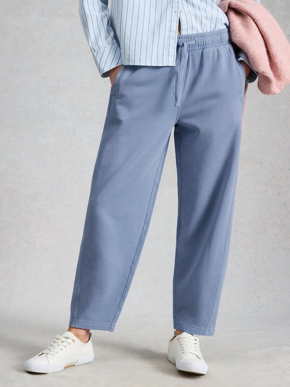 Daydreamer Barrel Jogger in MID BLUE - MODEL DETAIL