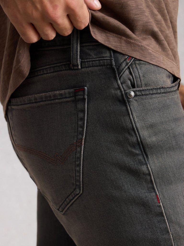 Stratford Slim Jean in WASHED BLK - MODEL DETAIL