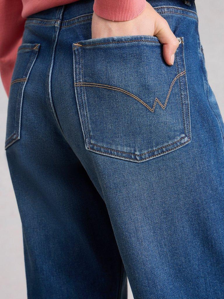 Freya Weekend Ankle Length Jean in MID DENIM - MODEL DETAIL