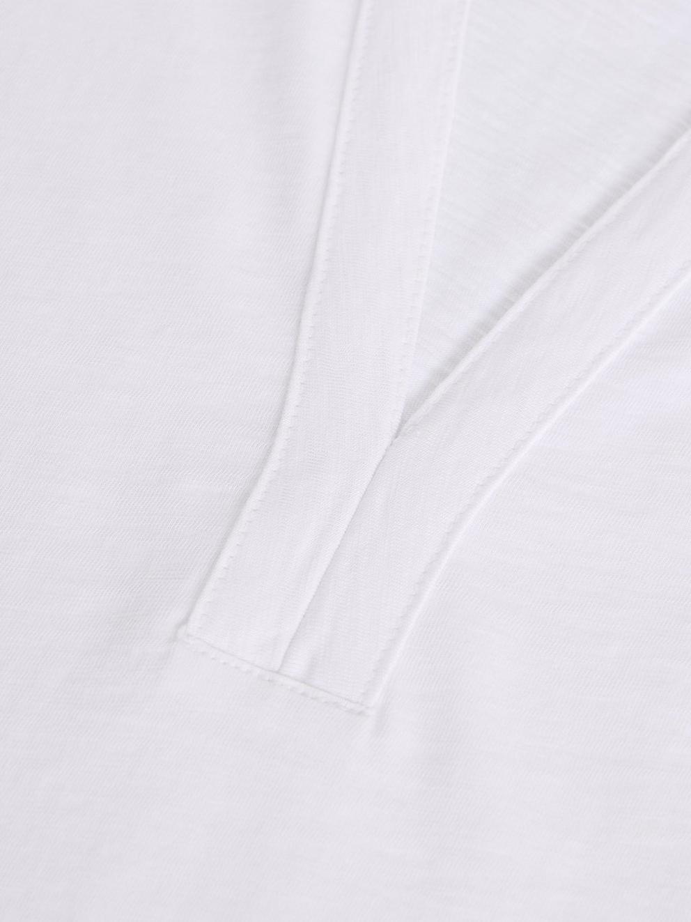 NINA NOTCH NECK TEE in BRIL WHITE - FLAT DETAIL