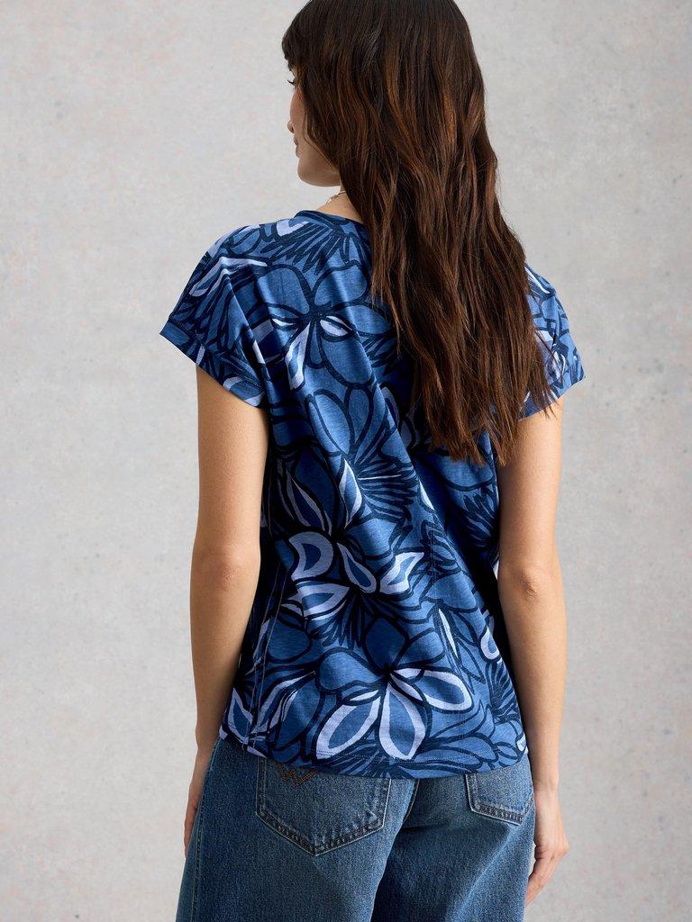 NELLY NOTCH NECK PRINTED TEE in BLUE PR - MODEL BACK