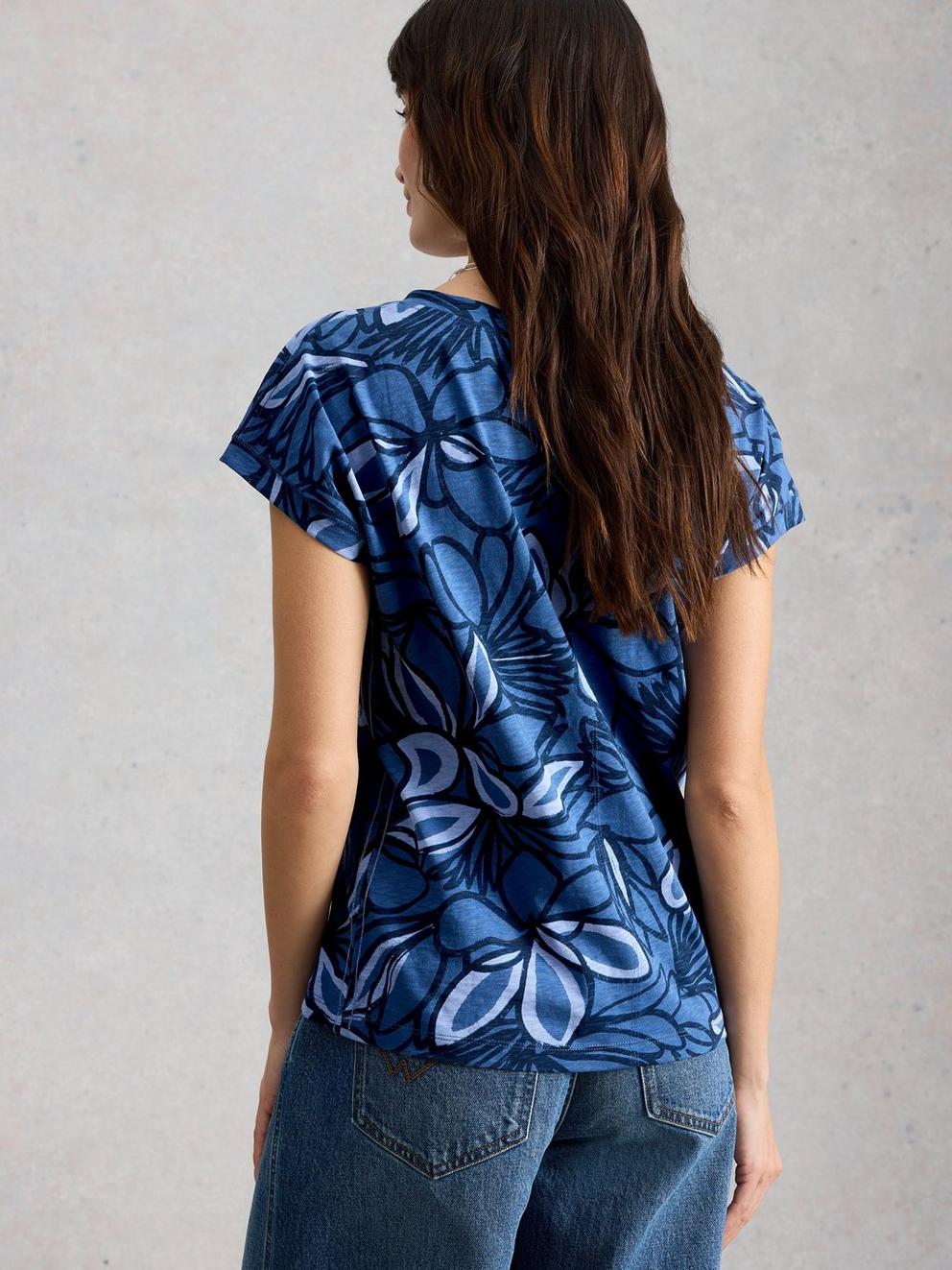 NELLY NOTCH NECK PRINTED TEE in BLUE PR - MODEL BACK