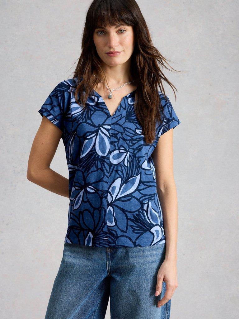 NELLY NOTCH NECK PRINTED TEE in BLUE PR - MODEL DETAIL