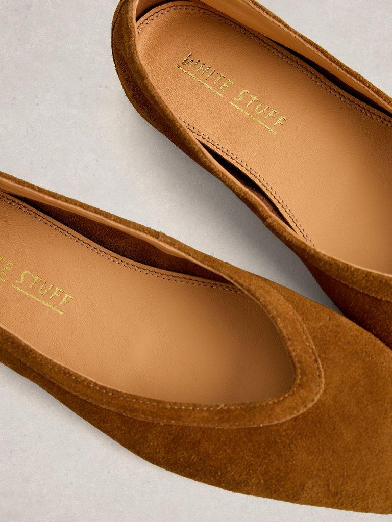 Sloane Flat Ballerina in MID TAN - FLAT DETAIL