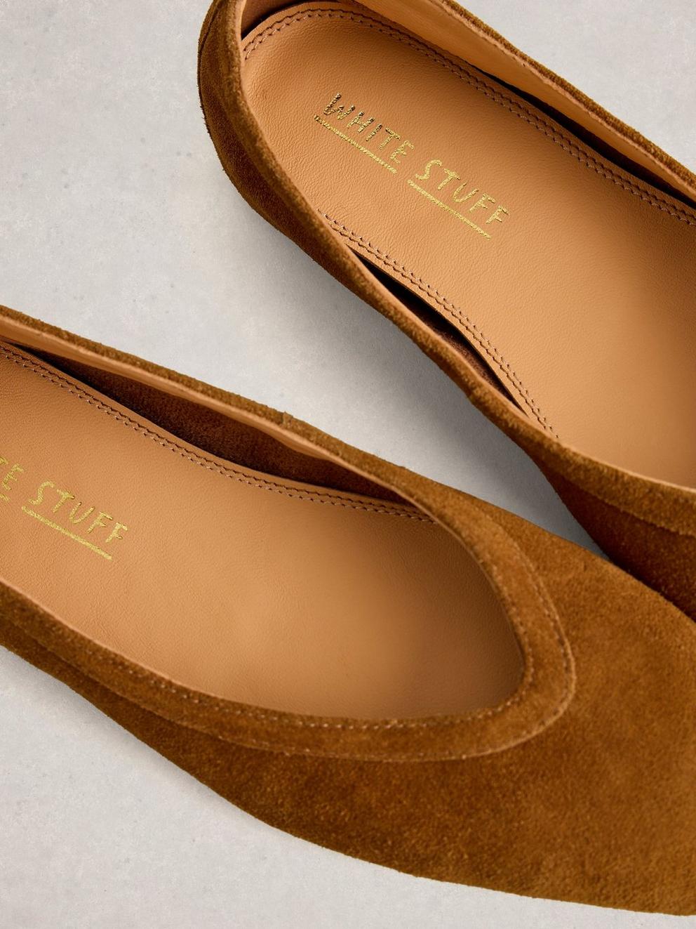 Sloane Flat Ballerina in MID TAN - FLAT DETAIL