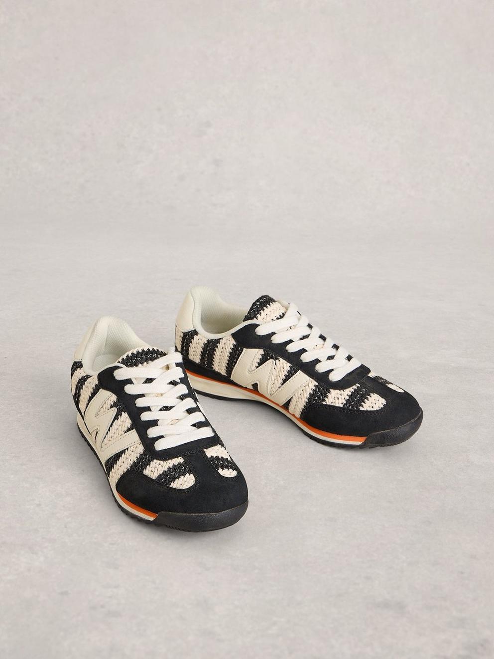 Lucy Lace Up Trainers in BLK MLT - FLAT FRONT