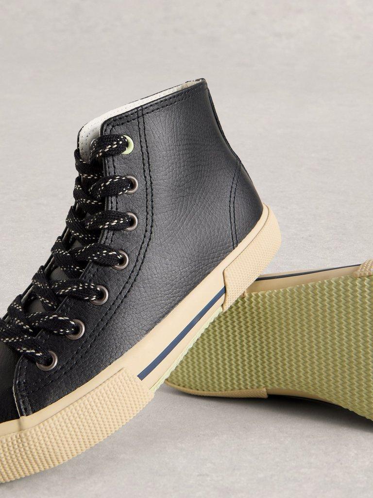 Pippa Leather HiTop Trainer in PURE BLK - FLAT DETAIL