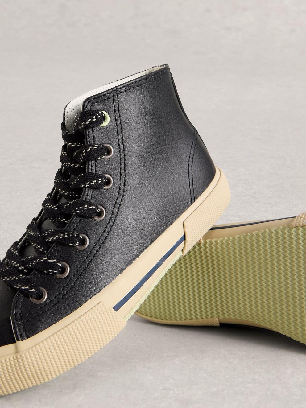 Pippa Leather HiTop Trainer in PURE BLK - FLAT DETAIL