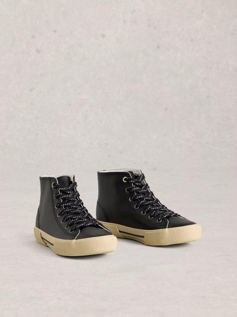 Pippa Leather HiTop Trainer in PURE BLK - FLAT FRONT