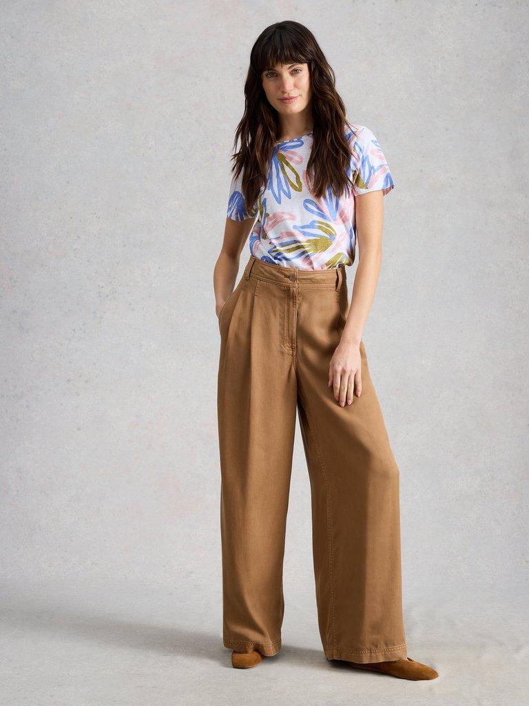 ABBIE T-SHIRT in IVORY PR - MODEL FRONT