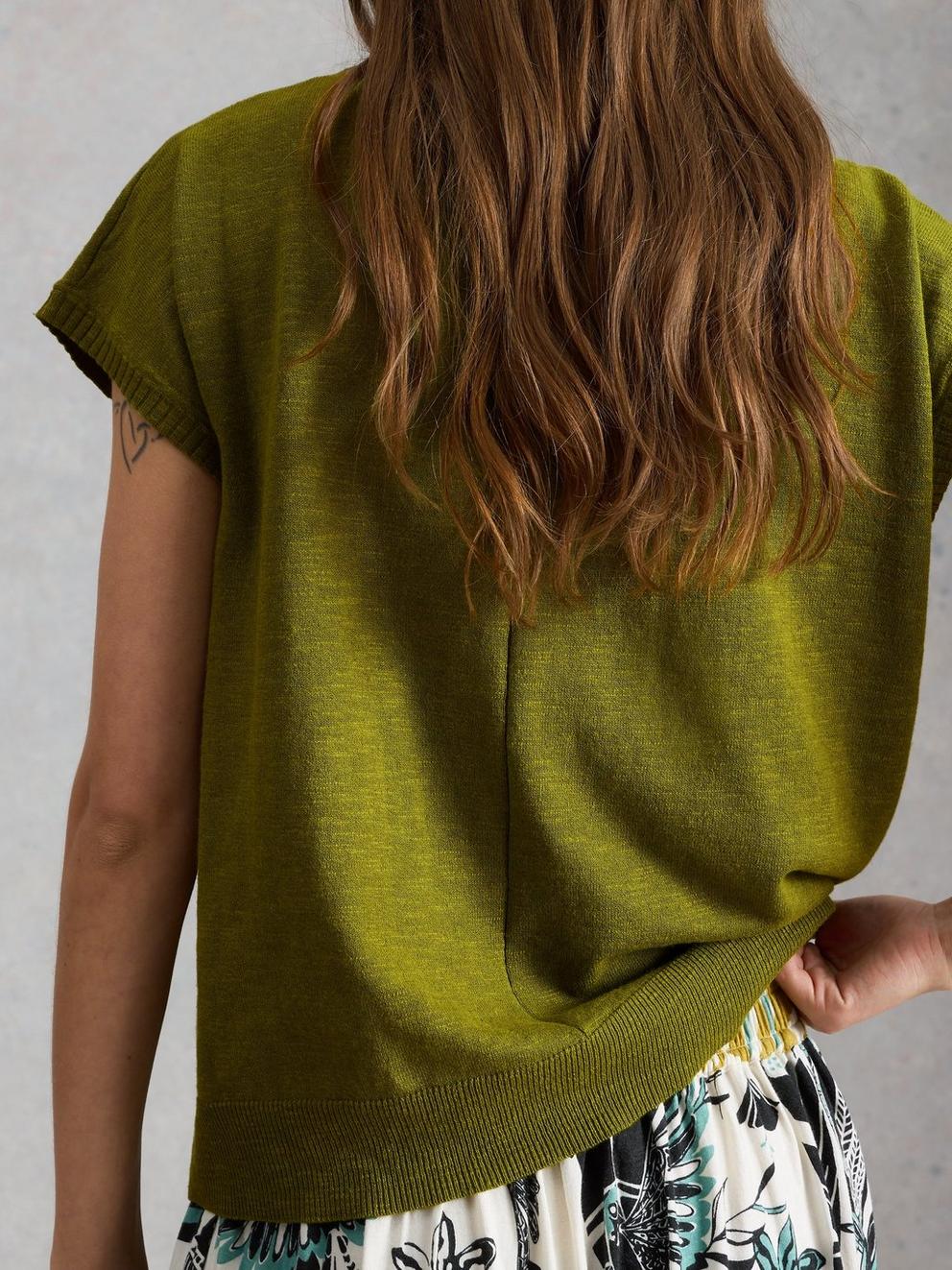 NOVA LINEN BLEND T-SHIRT in MID GREEN - MODEL BACK