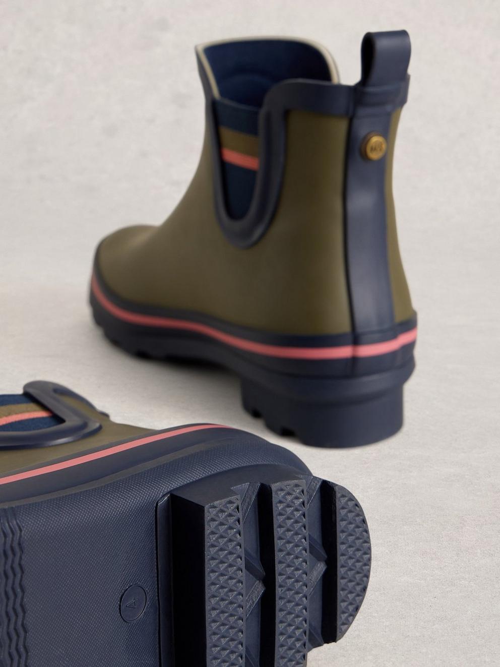 Puddle Wellie Boot in KHAKI GRN - FLAT DETAIL