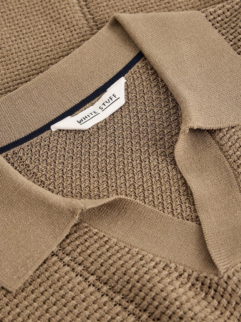 Thame Texture Knitted Polo in LGT NAT - FLAT DETAIL