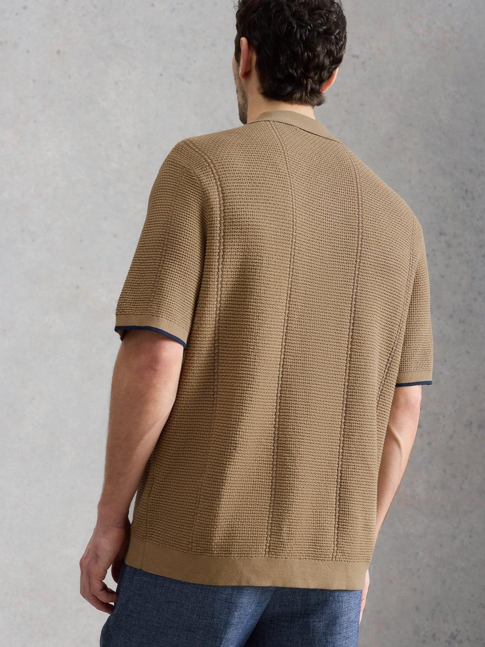 Thame Texture Knitted Polo in LGT NAT - MODEL BACK