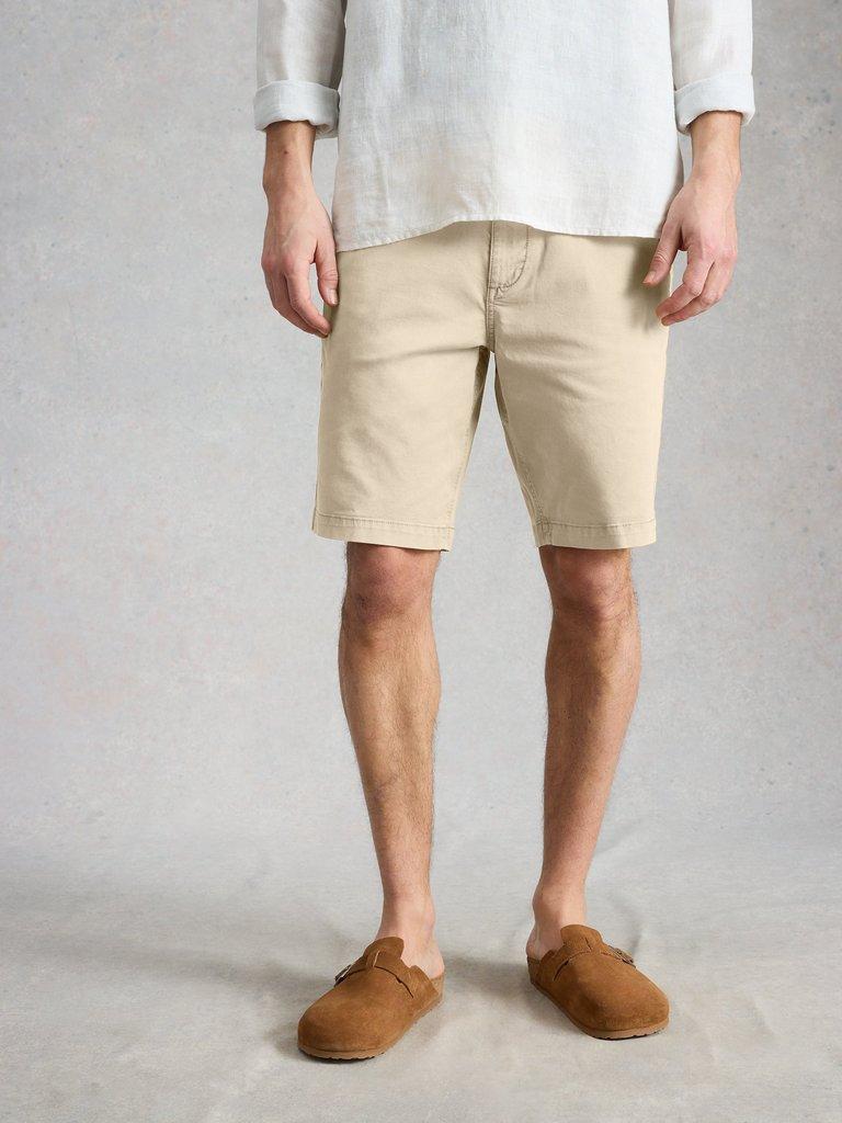 Sutton Organic Plain Chino Short in NAT WHITE - MODEL DETAIL