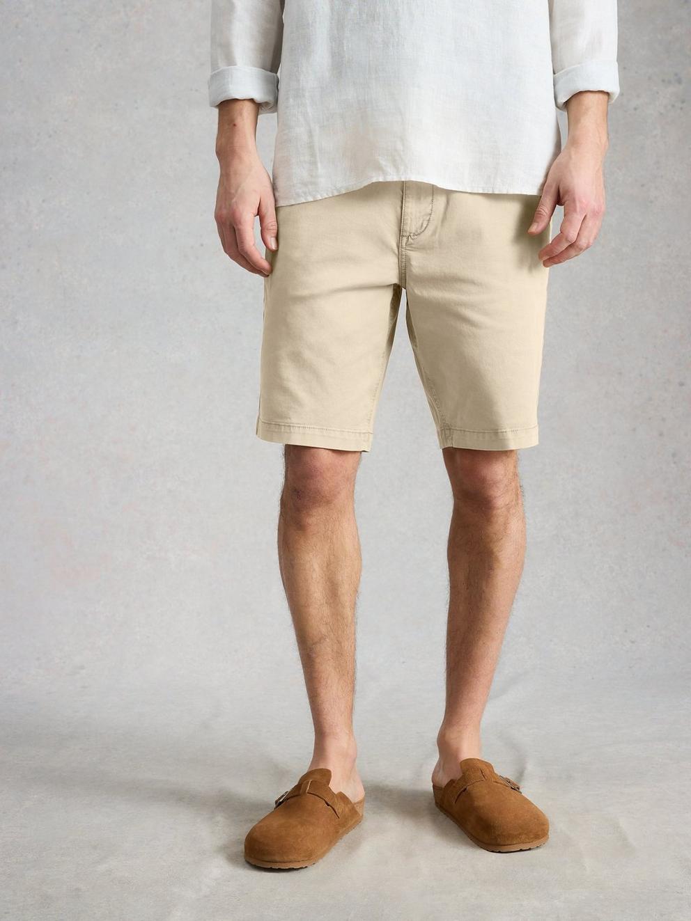 Sutton Organic Plain Chino Short in NAT WHITE - MODEL DETAIL