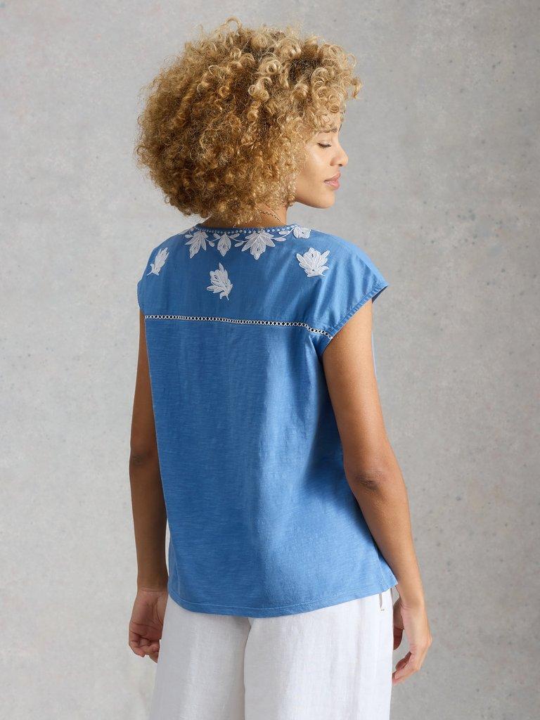FLISS FLORAL TOP in MID BLUE - MODEL BACK