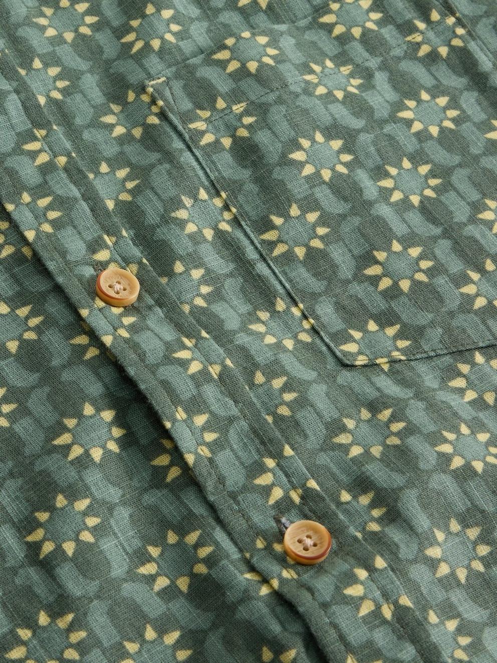 Finsbury SS Sun Print Shirt in GREEN PR - FLAT DETAIL