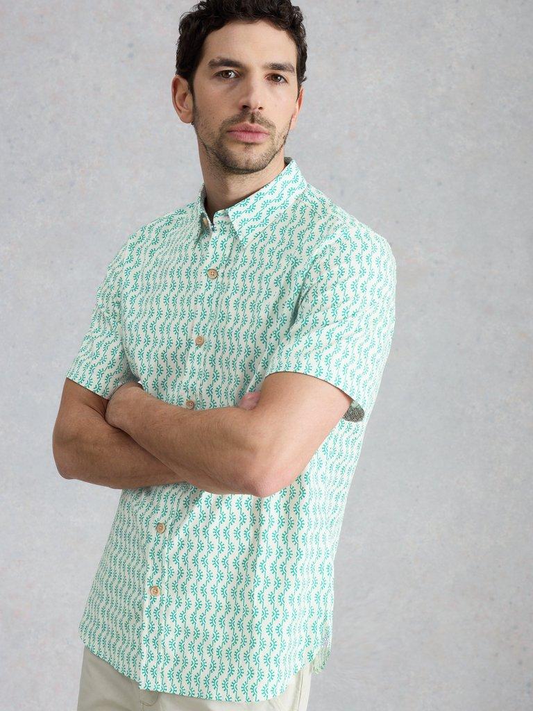 Salcombe SS Sunny Print Shirt in WHITE PR - MODEL DETAIL