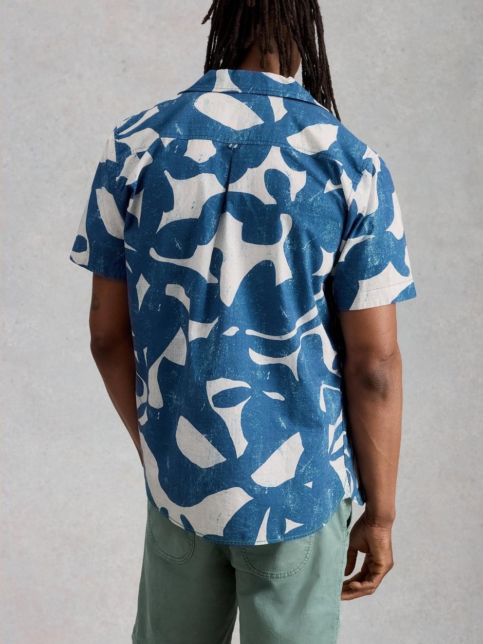 Hayle SS Abstract Print Shirt in BLUE PR - MODEL BACK