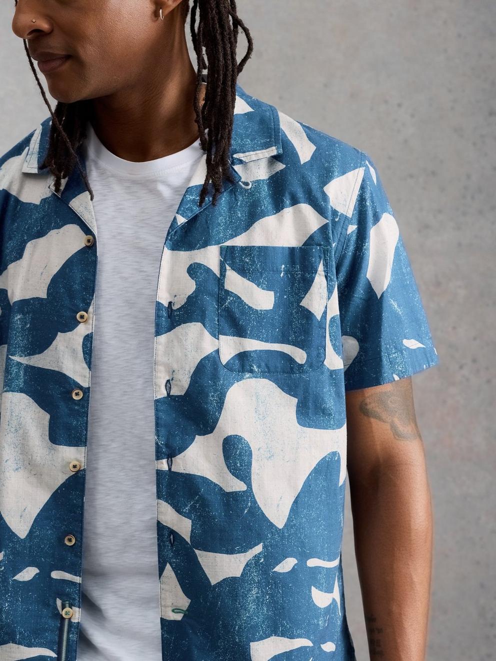 Hayle SS Abstract Print Shirt in BLUE PR - MODEL DETAIL