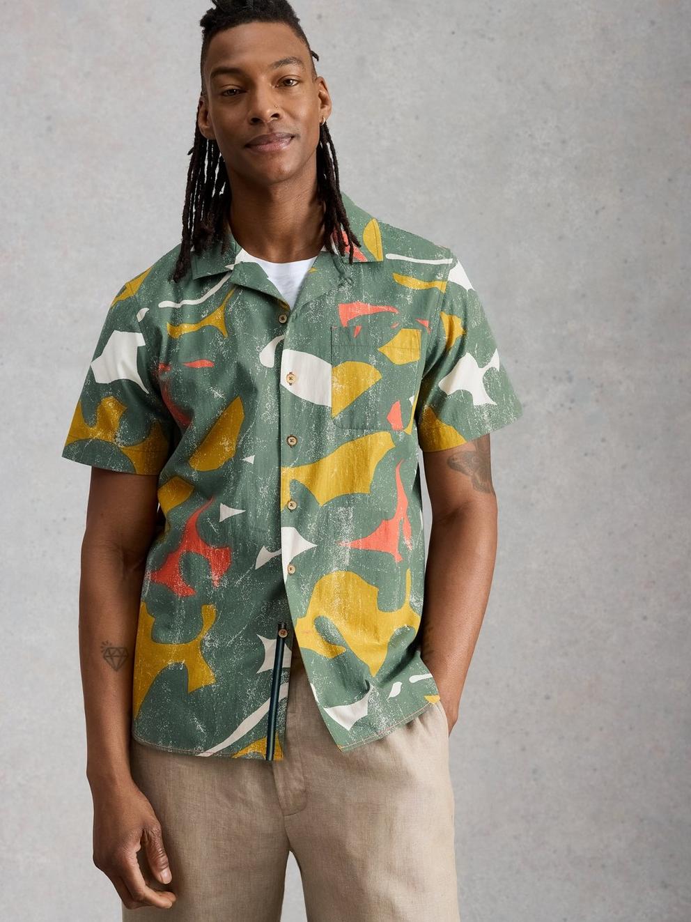 Hayle SS Abstract Print Shirt in GREEN PR - MODEL DETAIL