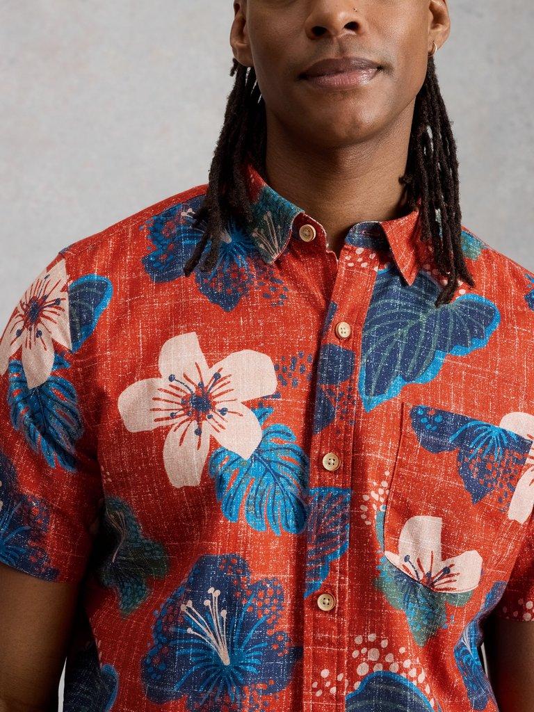 Finsbury SS Tropic Print Shirt in RED PR - MODEL DETAIL
