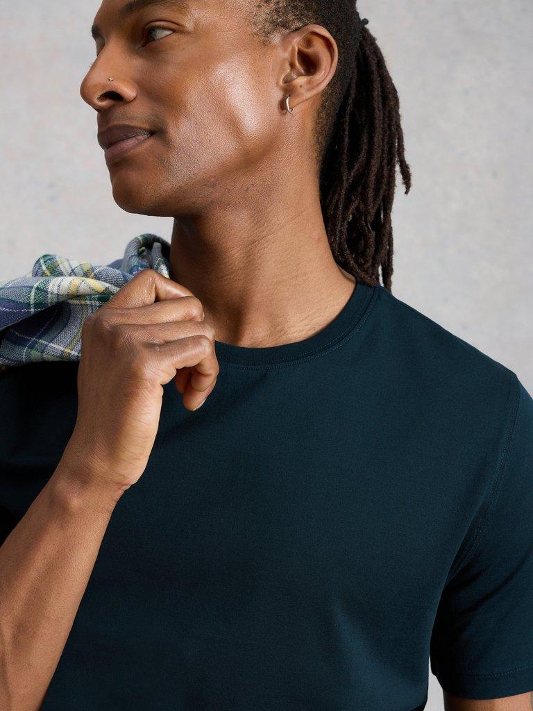 Skipton Smart Tee in DARK NAVY - LIFESTYLE