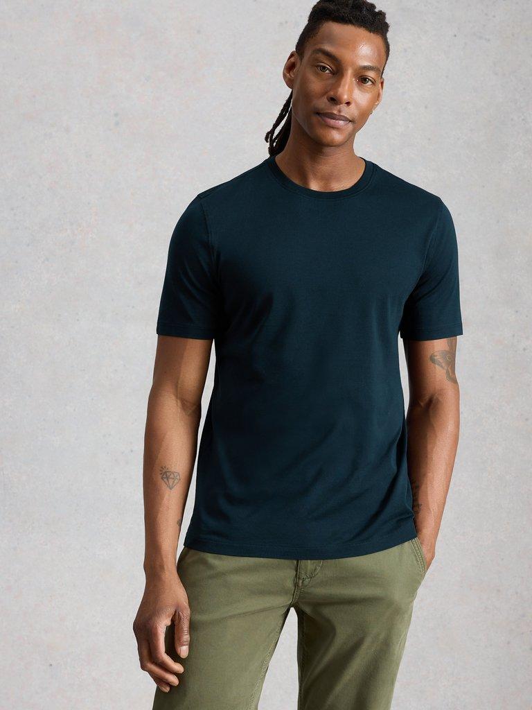 Skipton Smart Tee in DARK NAVY - MODEL DETAIL