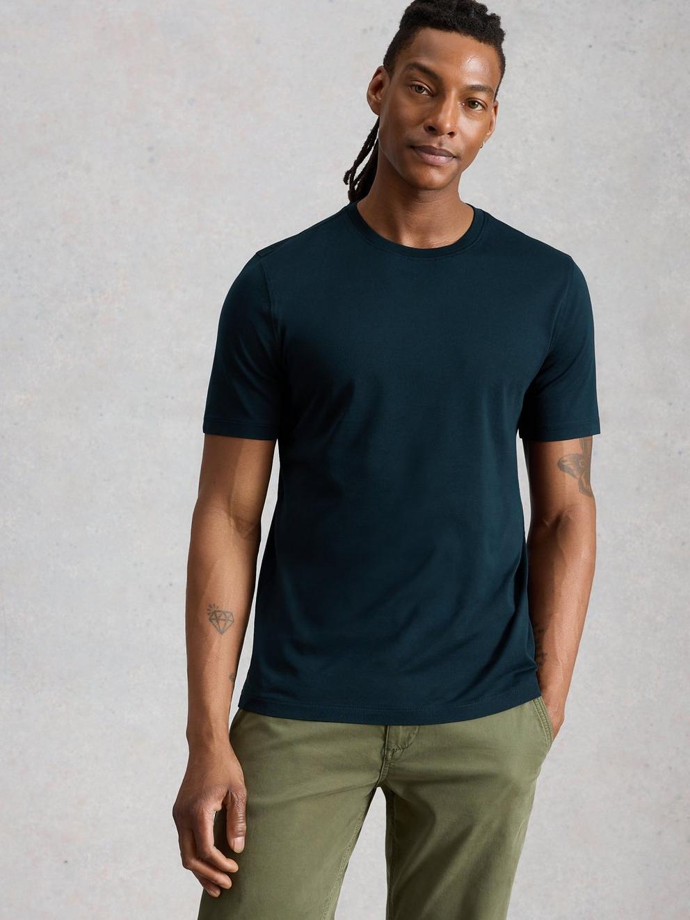 Skipton Smart Tee in DARK NAVY - MODEL DETAIL