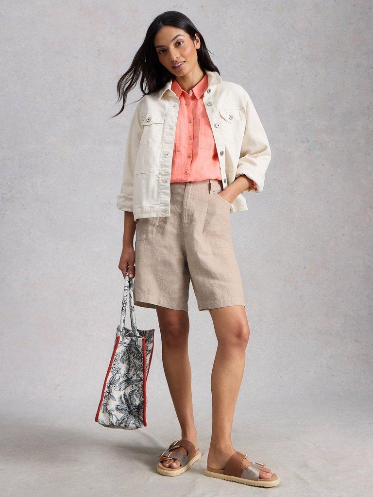 Tia Linen Short in LGT NAT - MODEL FRONT