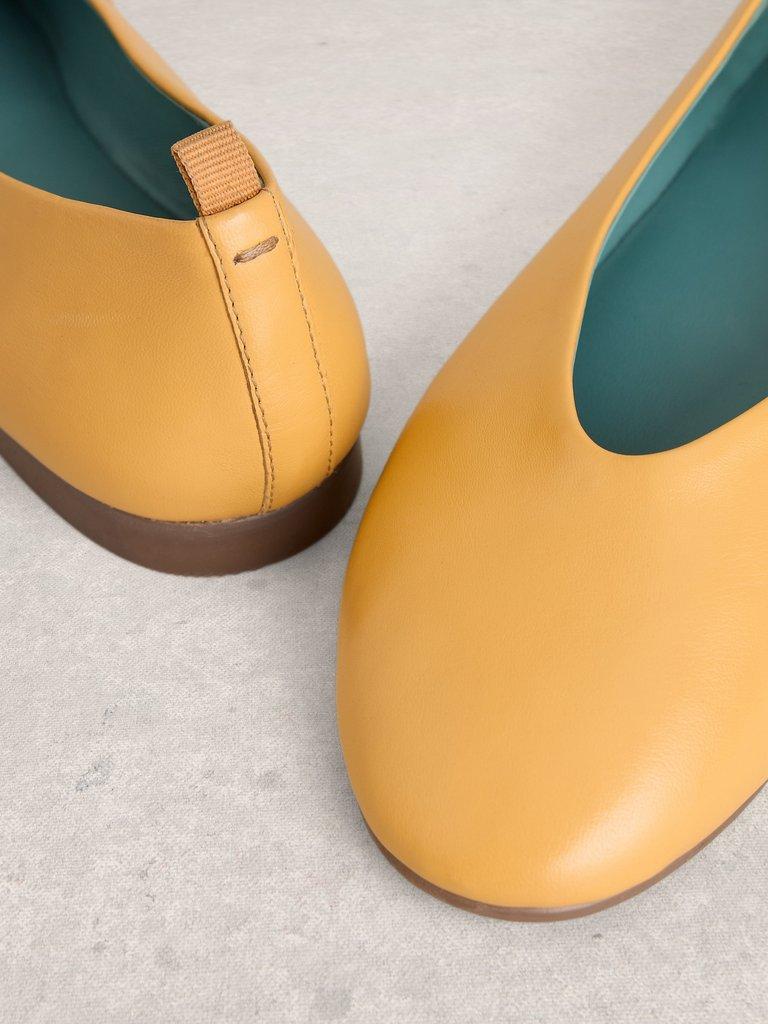 Cheri Pump Leather Ballerina in MID YELLOW - FLAT DETAIL