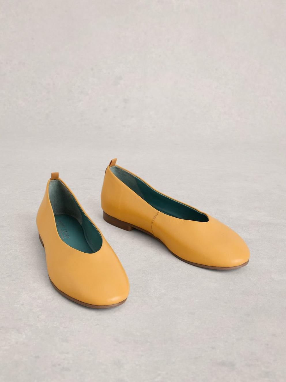 Cheri Pump Leather Ballerina in MID YELLOW - FLAT FRONT