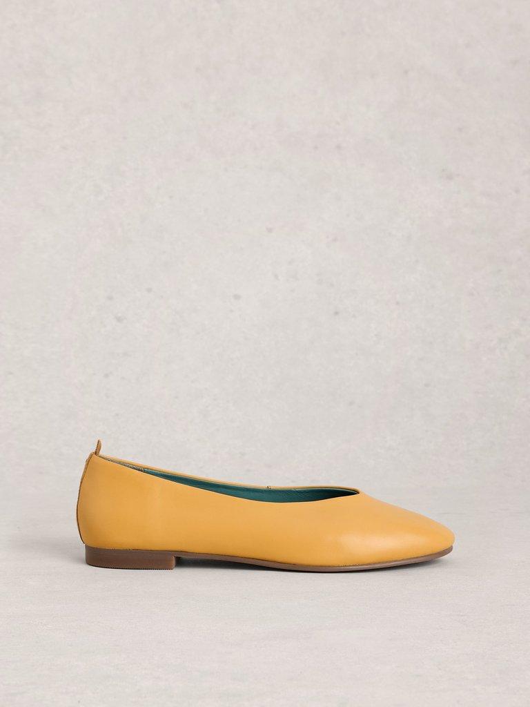 Cheri Pump Leather Ballerina in MID YELLOW - LIFESTYLE