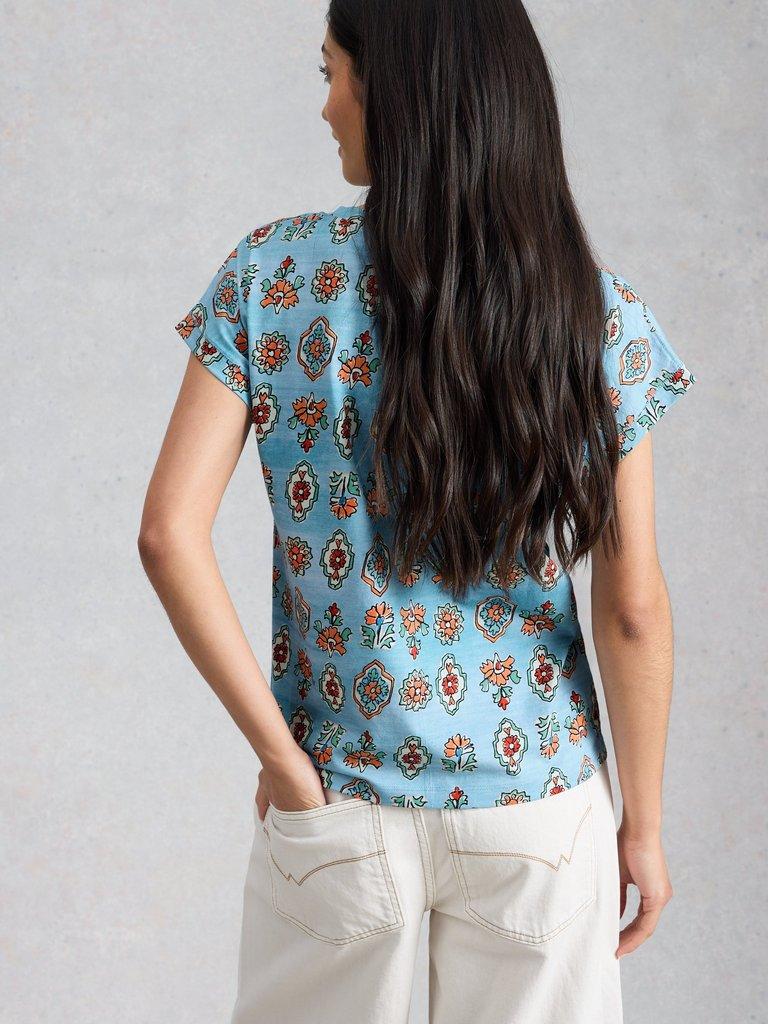 NELLY PRINT NOTCH NECK TEE in BLUE PR - MODEL BACK