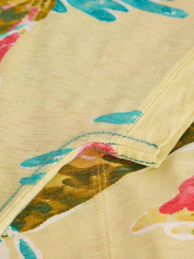 NELLY PRINT NOTCH NECK TEE in GREEN MLT - FLAT DETAIL